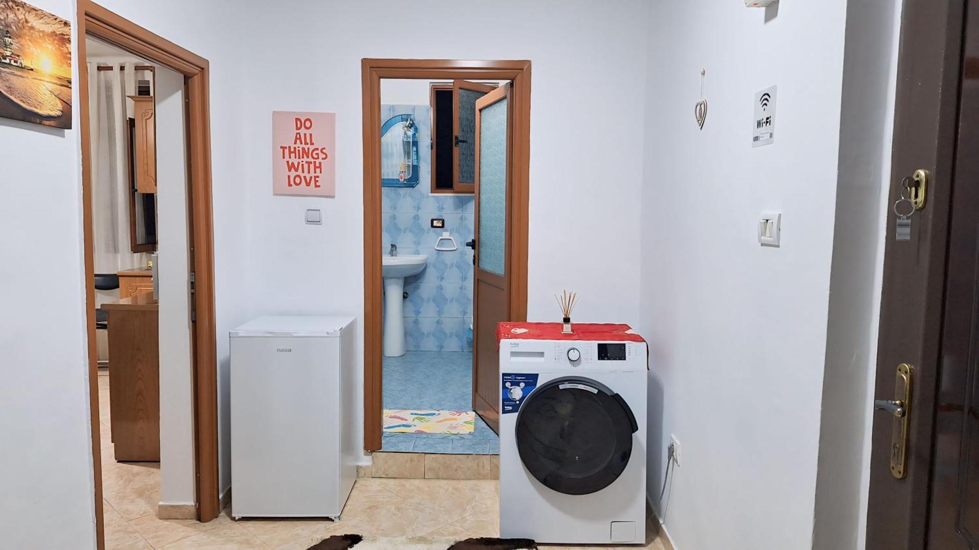 Promenade Apartment In City Centre Berat Exterior photo